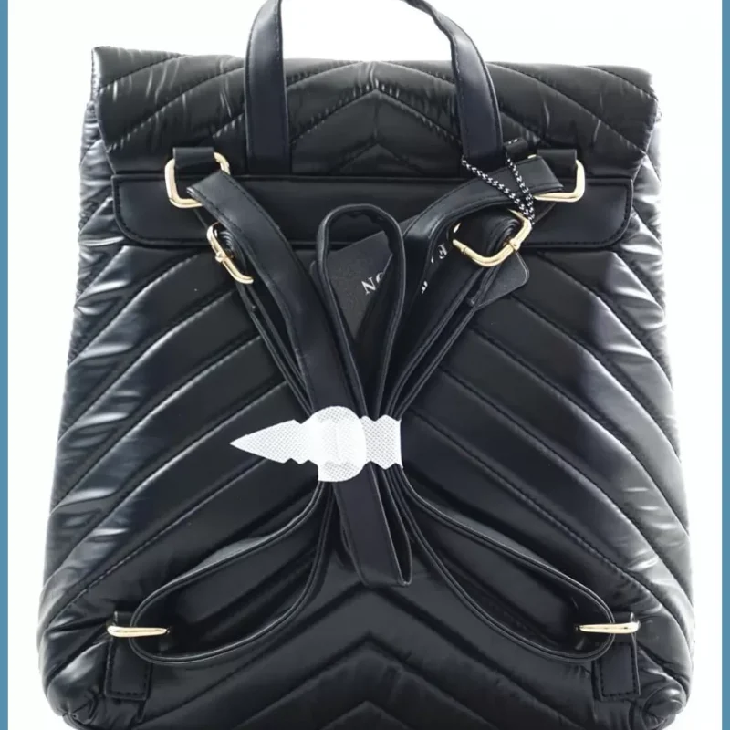 Női hátitáska csillaggal és V varrott mintával, vízhatlan, fekete noivalltaska-hu 3